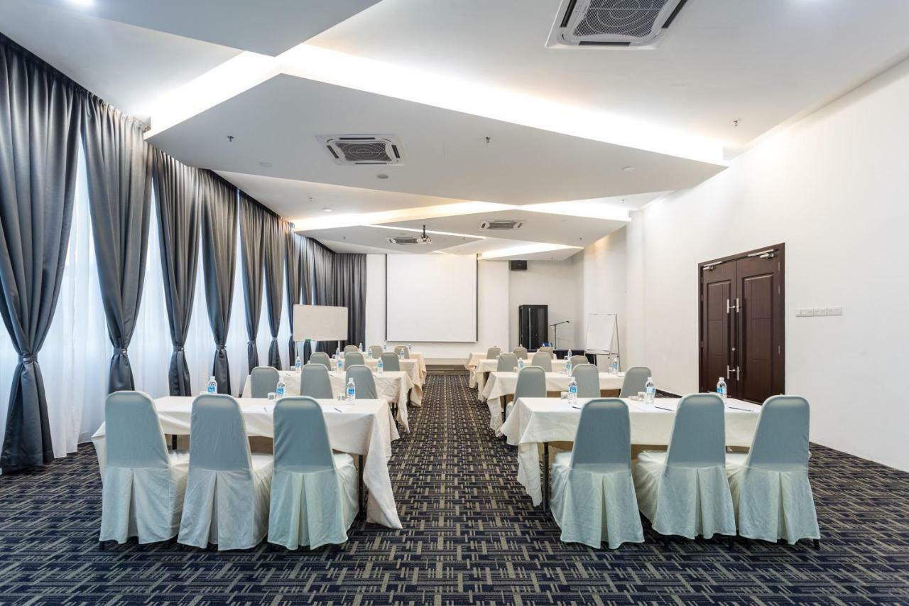 E-Red Hotel Melaka Kültér fotó