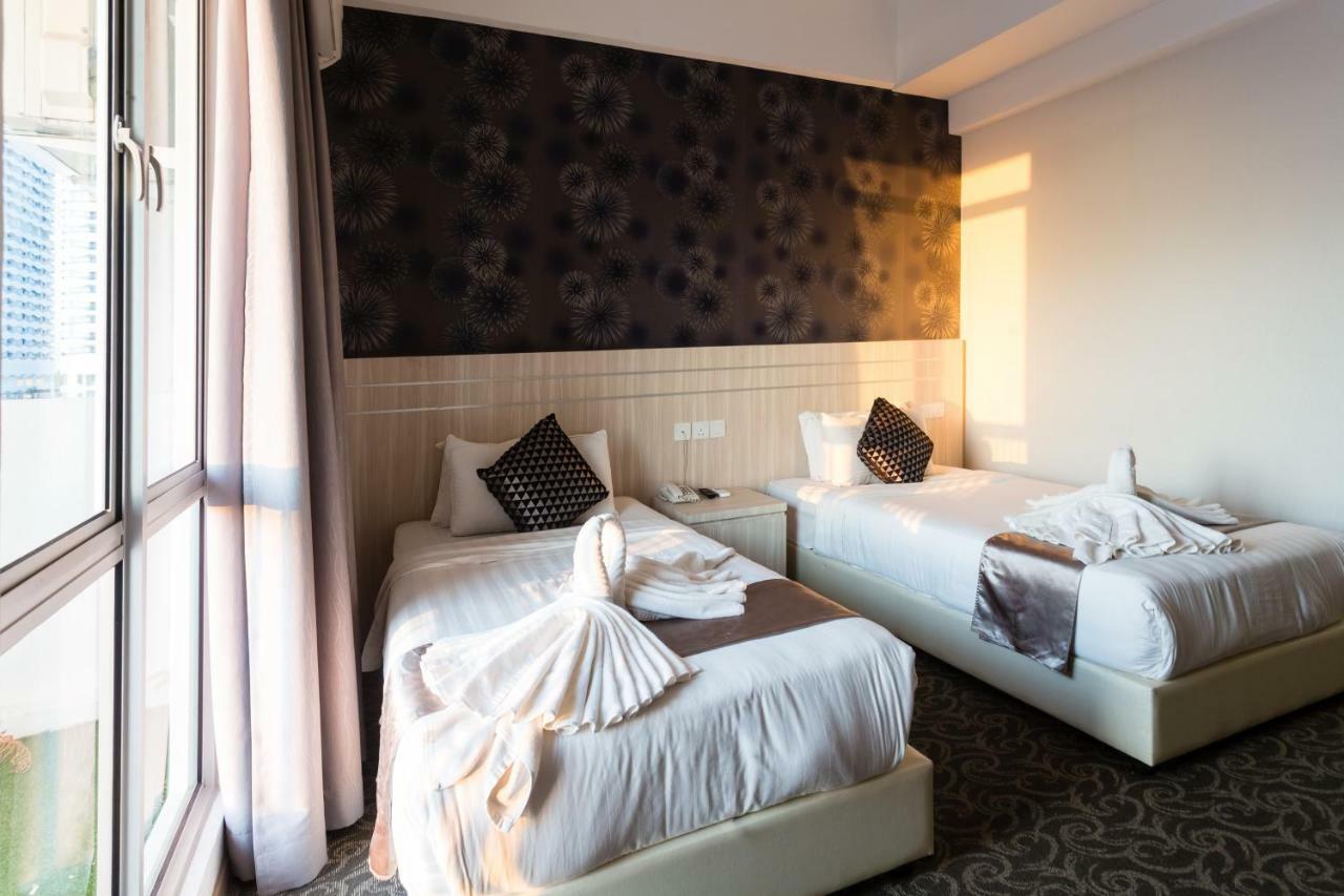 E-Red Hotel Melaka Kültér fotó