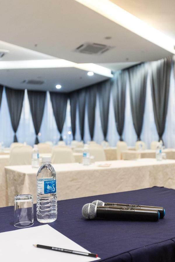 E-Red Hotel Melaka Kültér fotó