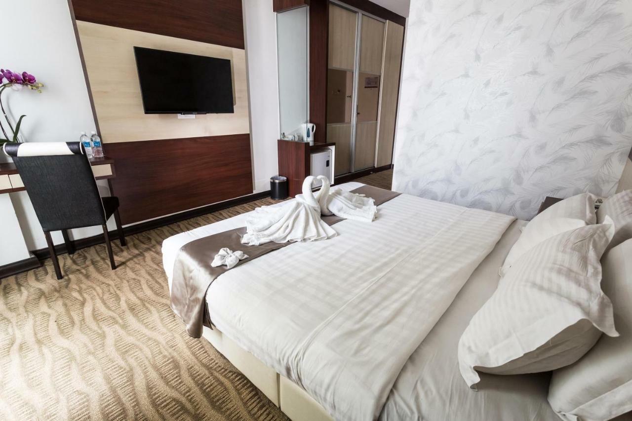 E-Red Hotel Melaka Kültér fotó