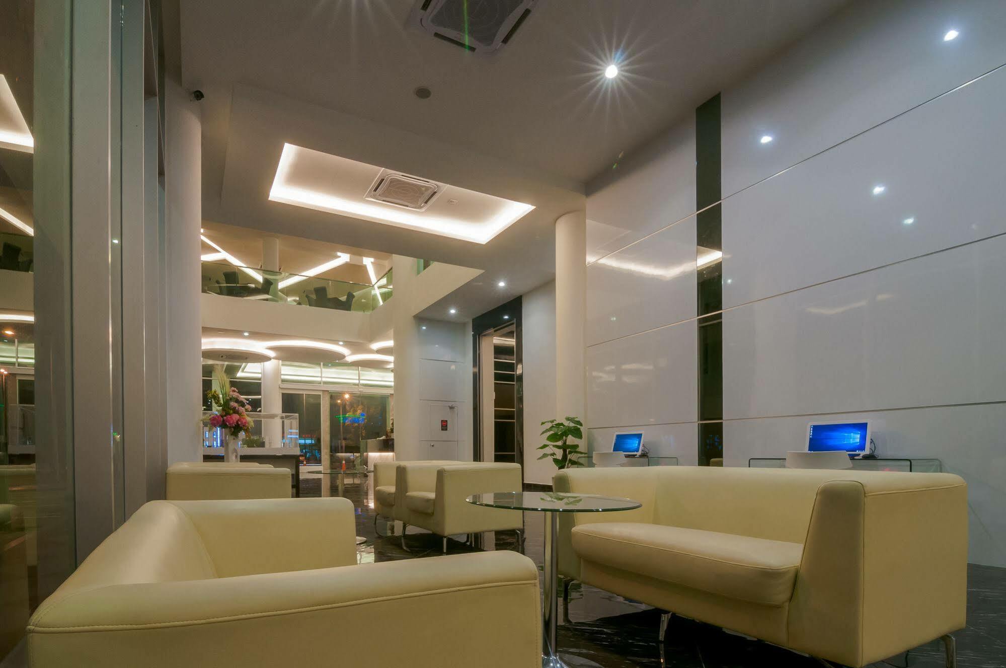 E-Red Hotel Melaka Kültér fotó